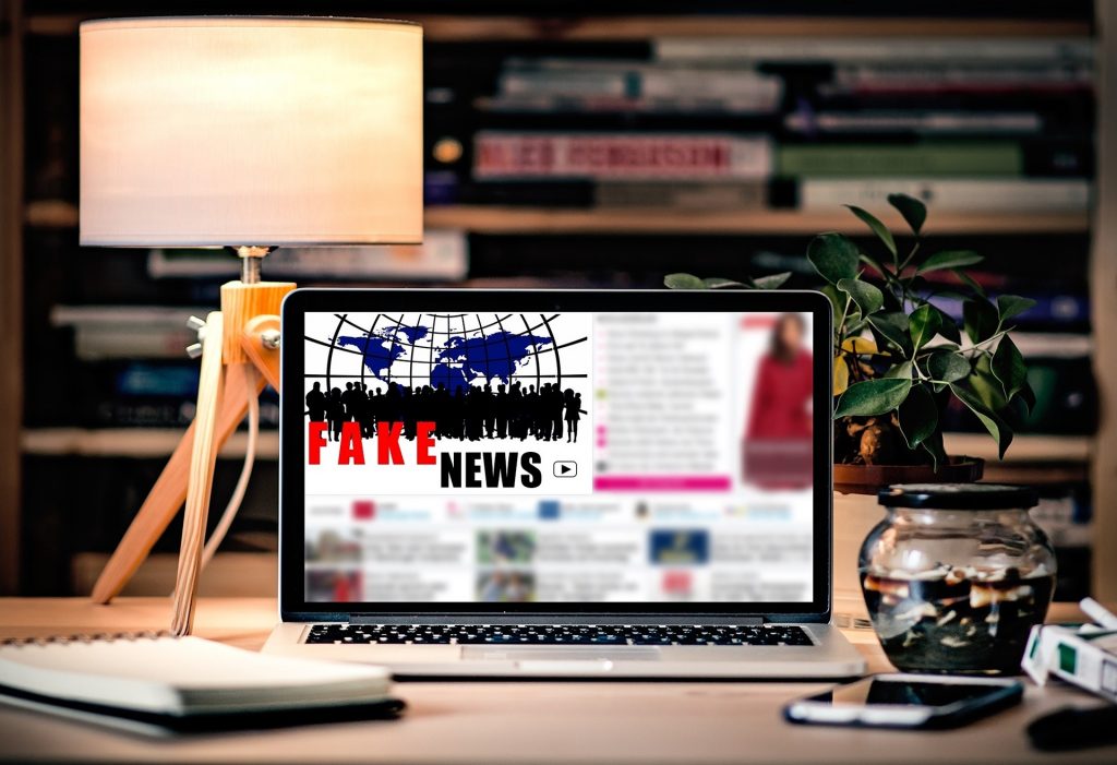 Don't make important decisions based on fake news, including hiring a plantscaping company! Photo: S. Hermann / F. Richter - Pixabay